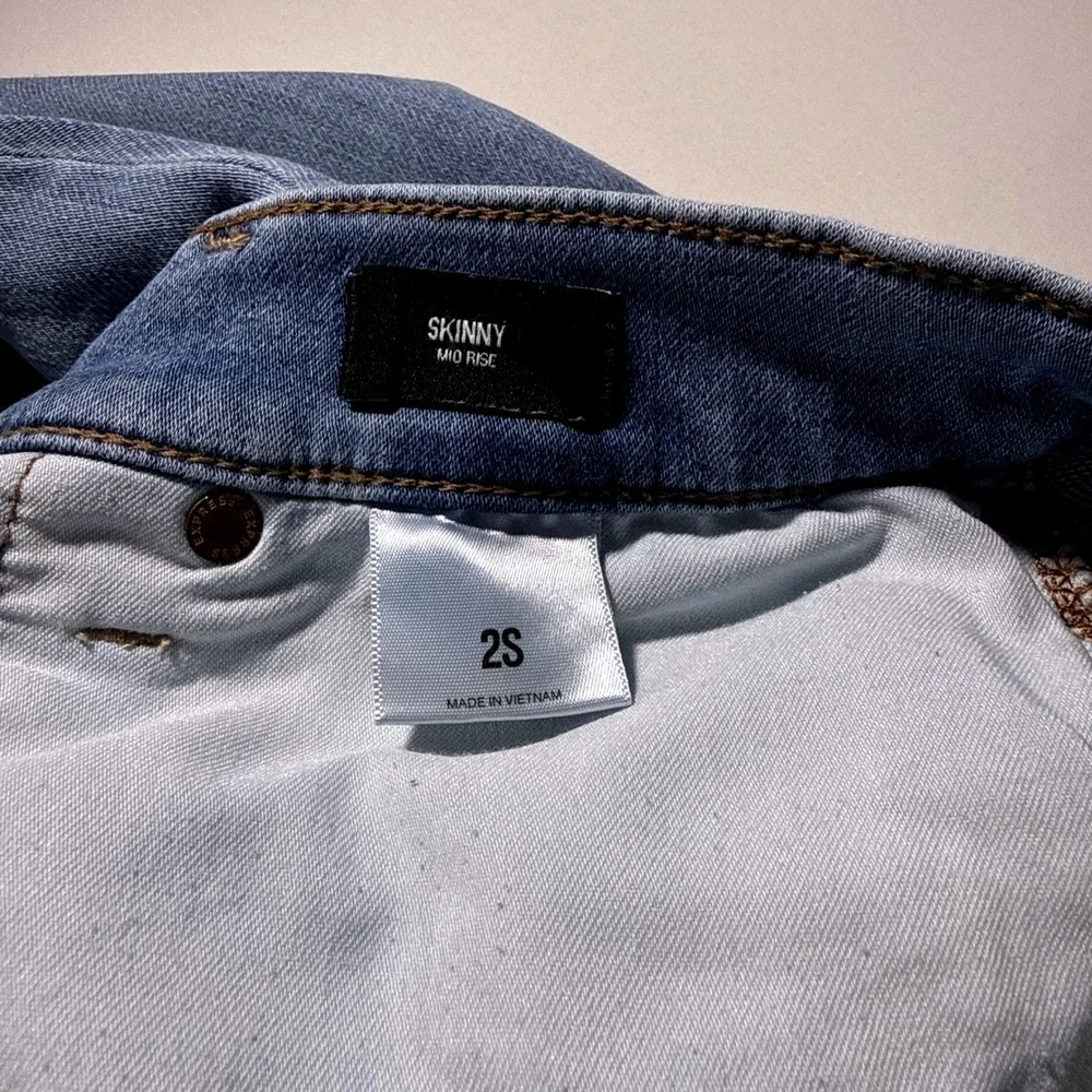 Express Skinny Mid Rise Light Wash Button Fly Denim Jeans‎  Size 2